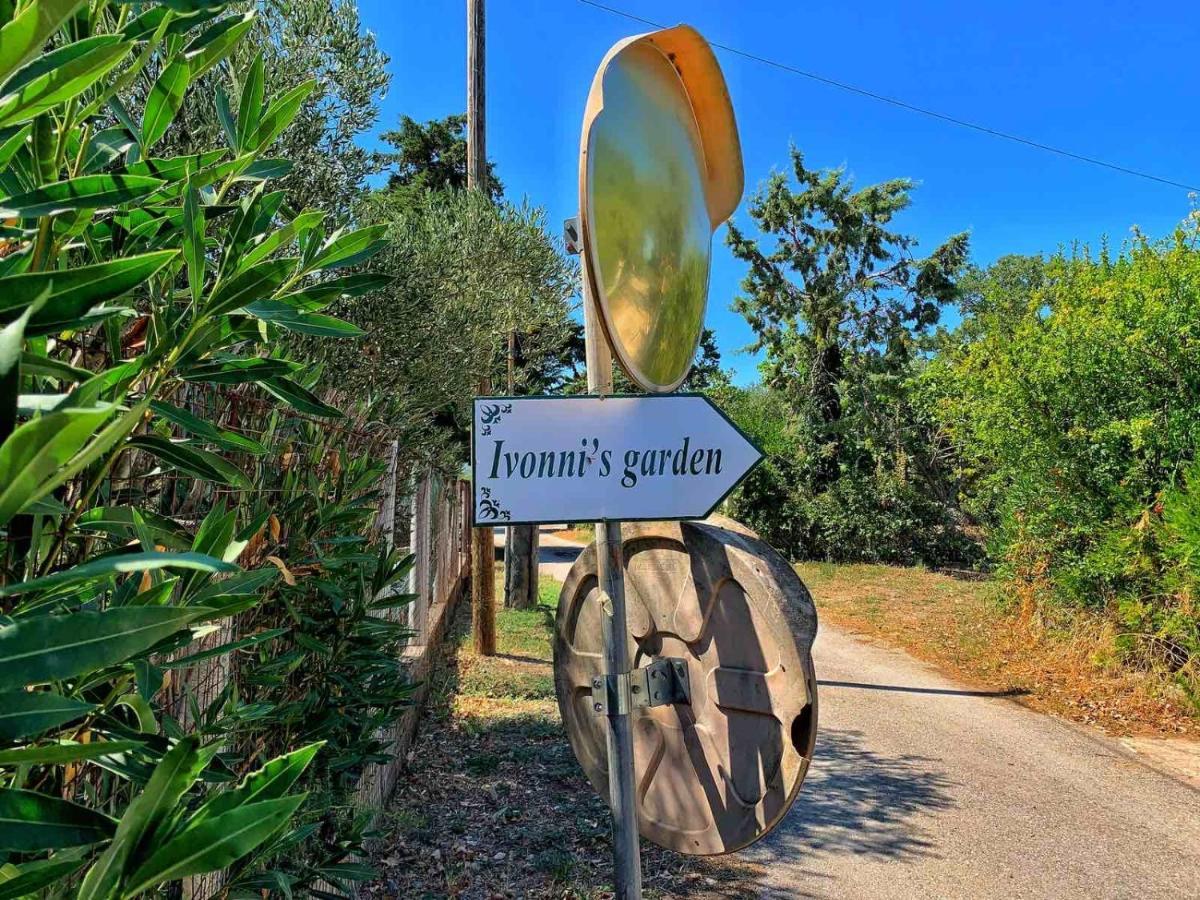Ivonnis Garden Villa Mesimvria  Exteriör bild